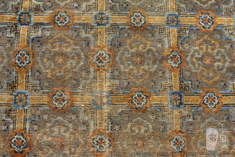 A silk carpet - 图4